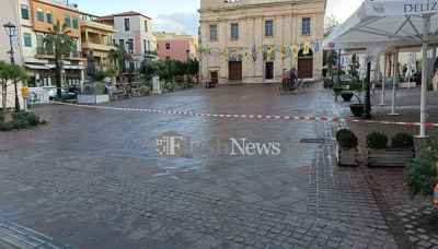 Χανιά: Άδειασαν βαρέλια με λάδι στην πλατεία Μητρόπολης