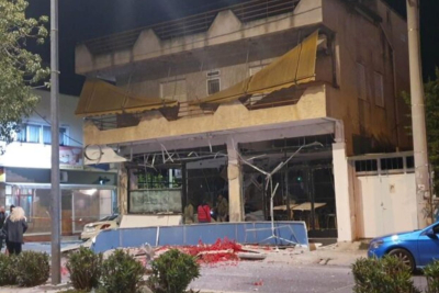 Νέο Ηράκλειο: Ισχυρή έκρηξη διέλυσε καφετέρια – Είχε ανοίξει πριν το Πάσχα