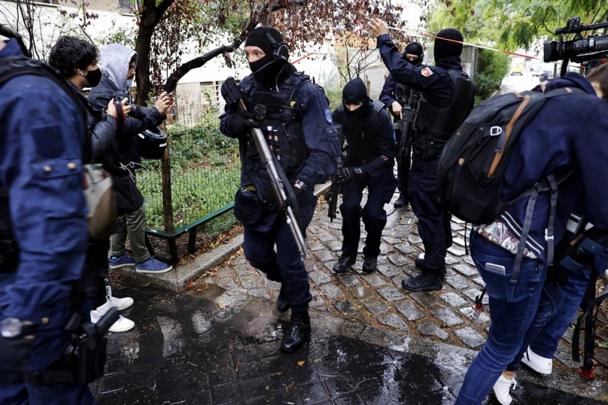 Παρίσι: Συλλήψεις δύο υπόπτων για την επίθεση με ματσέτα - Σε σοβαρή κατάσταση δύο τραυματίες