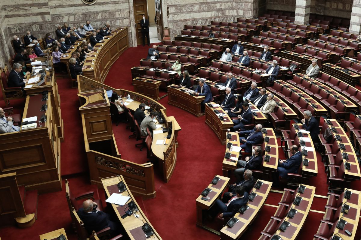 Μύρισε εκλογές; «Προεκλογικό» νομοσχέδιο από Βορίδη στη Βουλή