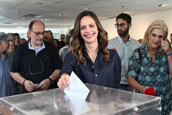 Εκλογές στον ΣΥΡΙΖΑ: Ψήφισε η Έφη Αχτσιόγλου - «Από αύριο διεκδικούμε τη ζωή που μας αξίζει»