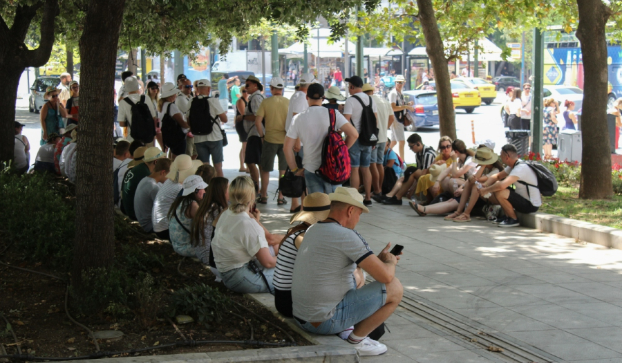 Η επέλαση του καύσωνα στο κέντρο της Αθήνας - Αναζητώντας ανάσες δροσιάς (Φωτογραφίες)