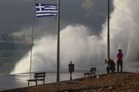 Κακοκαιρία εξπρές με καταιγίδες και χιόνια – «Χτυπά» και την Αθήνα