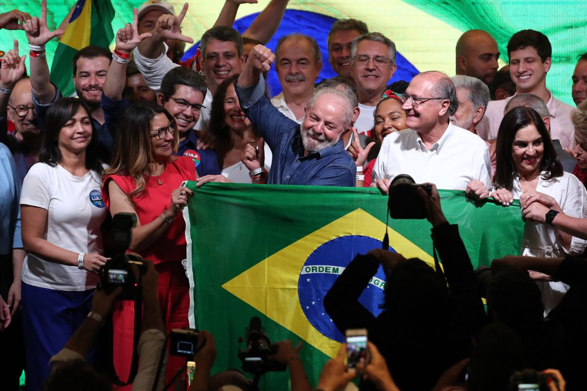 Νέος πρόεδρος της Βραζιλίας ο Λούλα: Η ιστορική επιστροφή και τα μηνύματα ενότητας