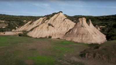Κομολίθοι Κρήτης: Το εκπληκτικό αξιοθέατο που θυμίζει Καππαδοκία (Βίντεο drone)
