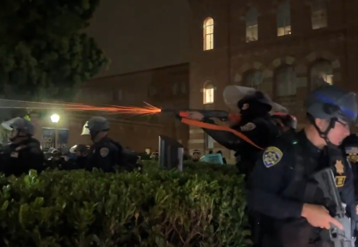 Άγρια καταστολή φοιτητών από την Αστυνομία στο UCLA: Μαζικές διαδηλώσεις στα Αμερικανικά Πανεπιστήμια (Εικόνες, Βίντεο)