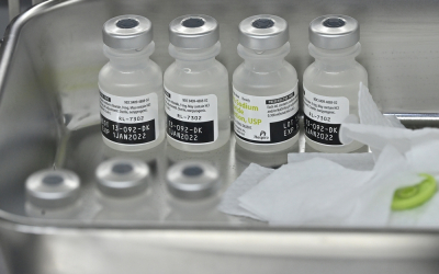 Η Pfizer αρχίζει κλινικές δοκιμές για νέο φάρμακο κατά του κορονοϊού