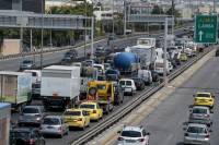 Κίνηση στους δρόμους: Ουρές χιλιομέτρων στην Αθηνών - Λαμίας από ανατροπή φορτηγού