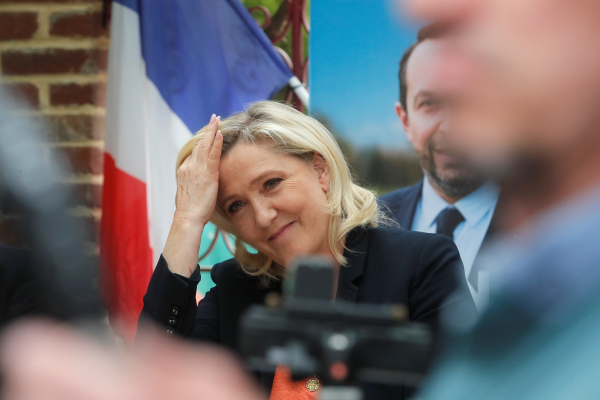 Ο κίνδυνος της Λεπέν – Τι θα σήμαινε μια νίκη της για τη Γαλλία και την Ευρώπη