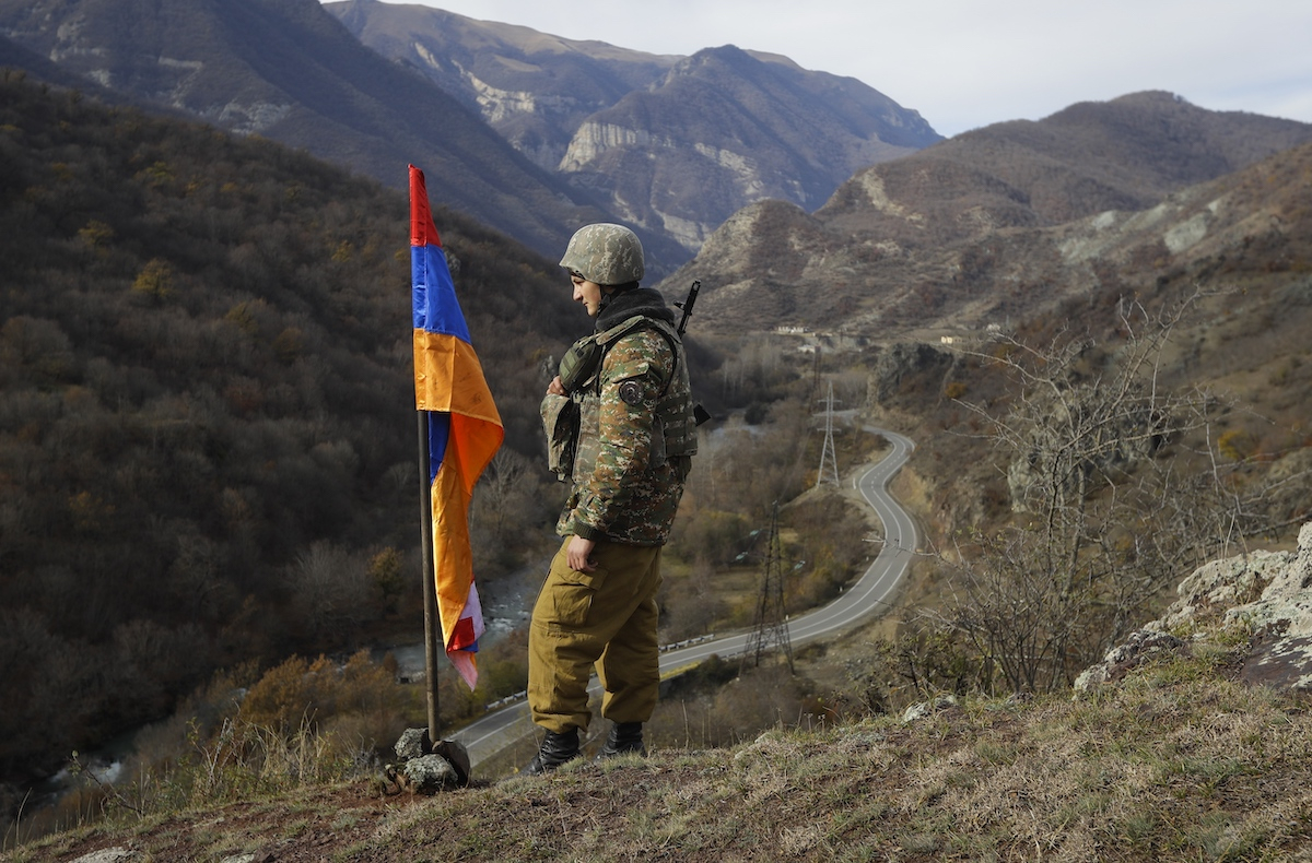 Νέες εχθροπραξίες στα σύνορα Αρμενίας – Αζερμπαϊτζάν με νεκρούς και τραυματίες