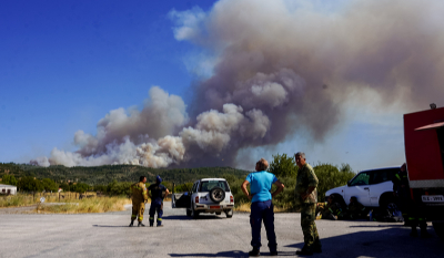 Λέσβος: Μάχη να ελεγχθεί το μέτωπο της φωτιάς μέχρι το μεσημέρι που αναμένονται δυνατοί άνεμοι