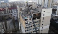 Η φρίκη του πολέμου στην Ουκρανία σε ένα βίντεο: Drone πετάει πάνω από πόλεις ερείπια