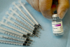 Εμβόλιο AstraZeneca: Δεν αλλάζουν οι ηλικιακές ομάδες για την ώρα