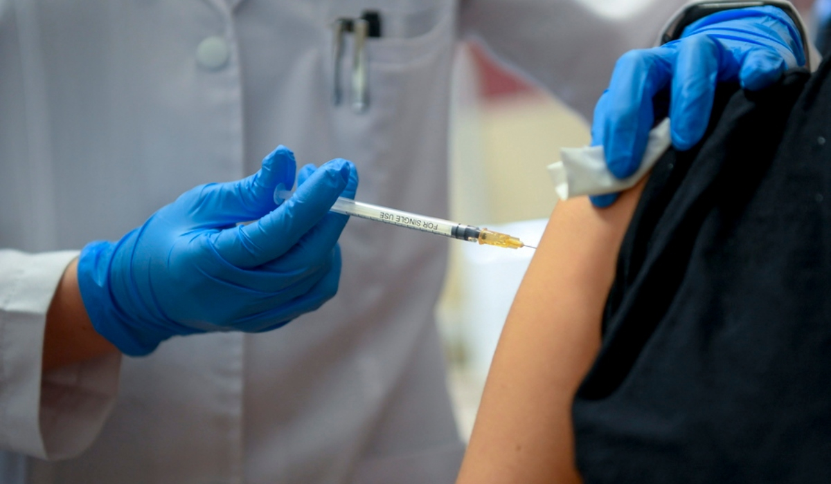 Ιταλία: «Βουτιά» 40% στους εβδομαδιαίους εμβολιασμούς