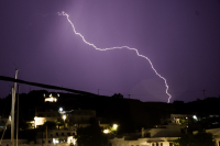 Κακοκαιρία Bettina: Αστραπές και καταιγίδες στην Αττική τα ξημερώματα – Νέα πρόγνωση της ΕΜΥ