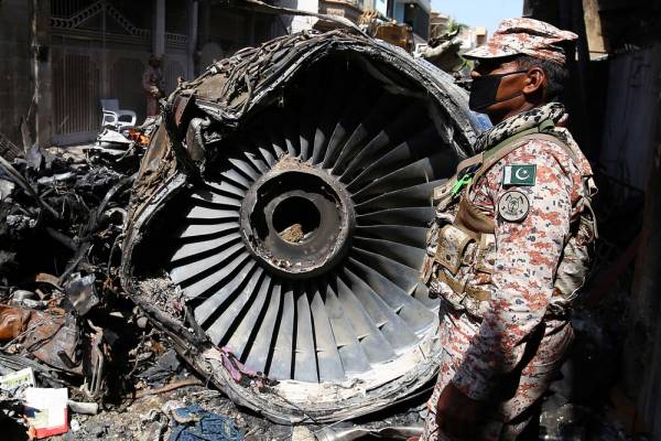 Πακιστάν: «Ανθρώπινο λάθος» πίσω από την αεροπορική τραγωδία του Μαΐου