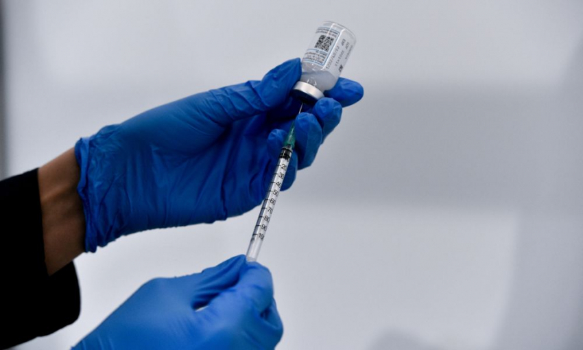 «Ασφαλής και αποτελεσματικός» ο εμβολιασμός με συνδυασμό AstraZeneca - Pfizer