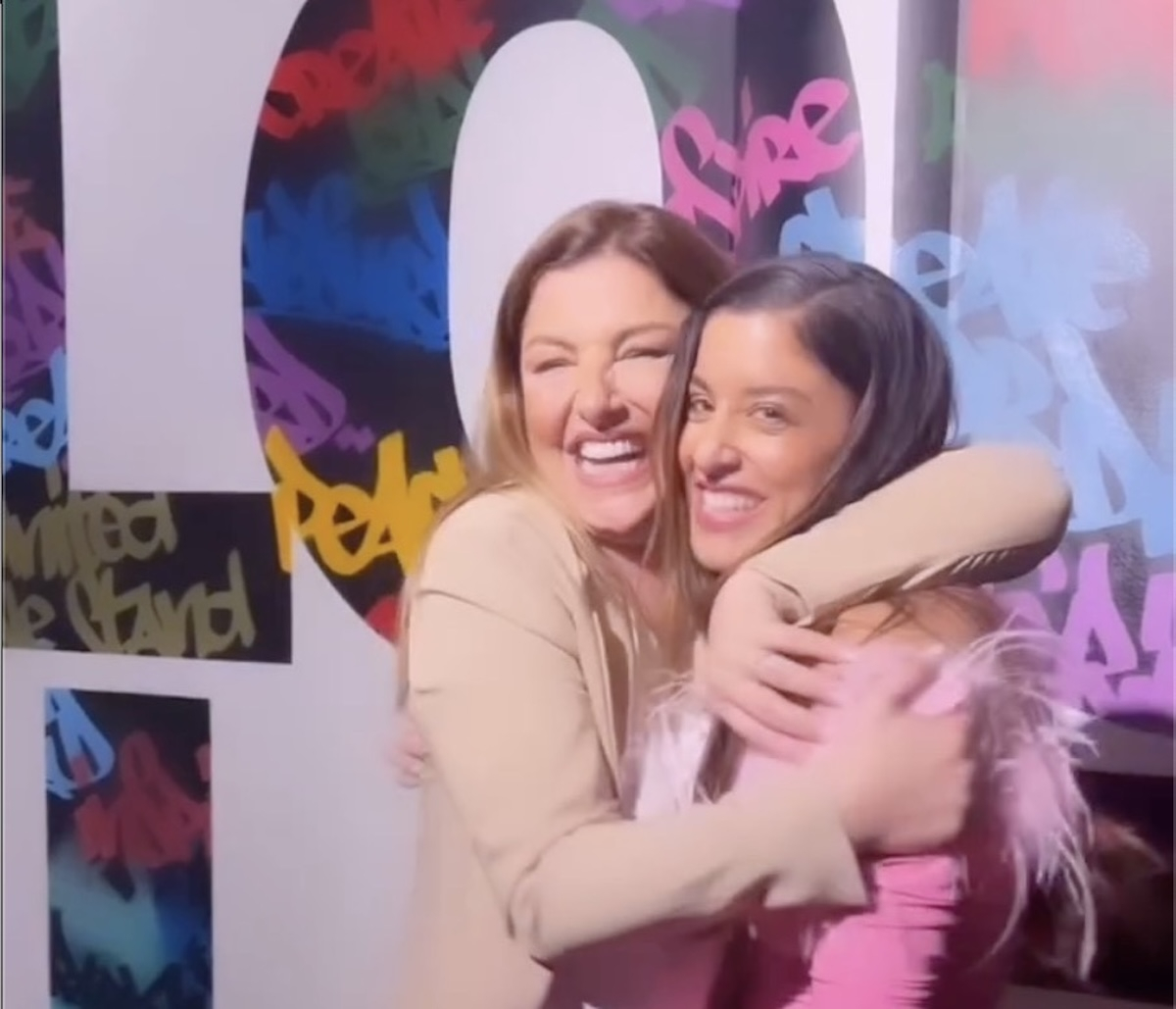 Μαρίνα Σάττι: Η αγκαλιά με την Έλενα Παπαρίζου στη Σουηδία ενόψει της Eurovision 2024 (βίντεο)