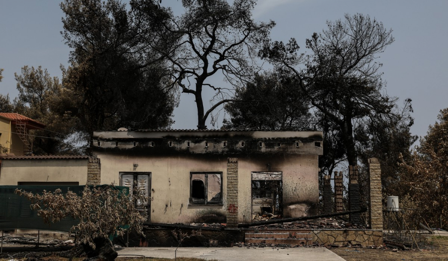 Φωτιές: Μη κατοικήσιμες 235 κατοικίες ως τώρα - Συνεχίζονται οι έλεγχοι