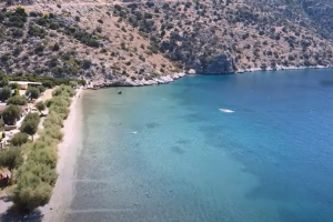 Παραλία Σαράντη: Η ονειρεμένη ακρογιαλιά 2 ώρες από την Αθήνα (Βίντεο)