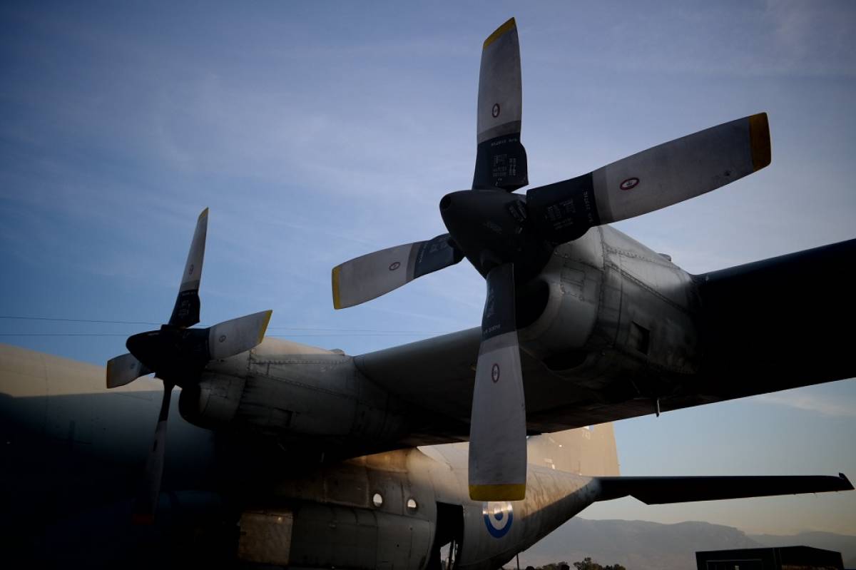Συναγερμός στην Ελευσίνα: Έσπασε τροχός ενός C-130