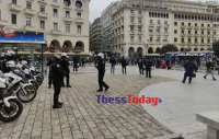 Θεσσαλονίκη: Έδιωξαν κόσμο από στάση λεωφορείου λόγω της επίσκεψης Μητσοτάκη