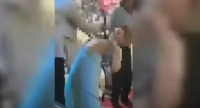 Viral βίντεο από πανηγύρι στο Αγρίνιο με κοπέλα που χόρευε γυμνόστηθη