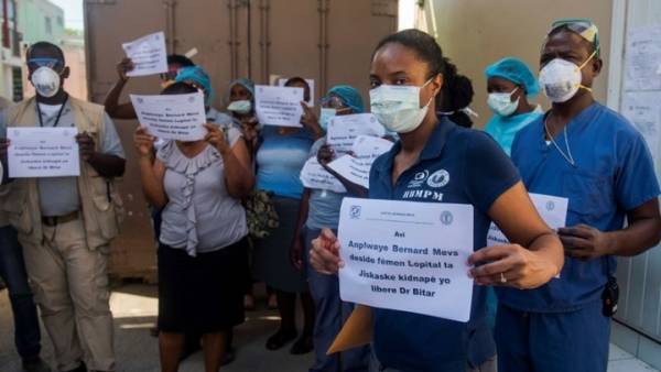 Διπλή «απειλή» στην Αϊτή: Συμμορία απήγαγε τον επικεφαλής νοσοκομείου