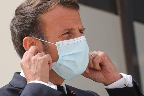 Γαλλία: Υποχρεωτική η μάσκα σε κλειστούς δημόσιους χώρους