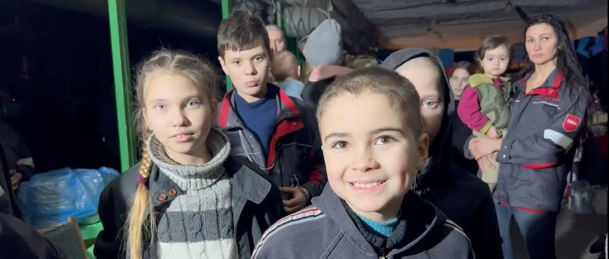 «Θέλουμε να δούμε τον ήλιο»: Συγκλονιστικό βίντεο με τα παιδιά από τα καταφύγια του Αζοφστάλ
