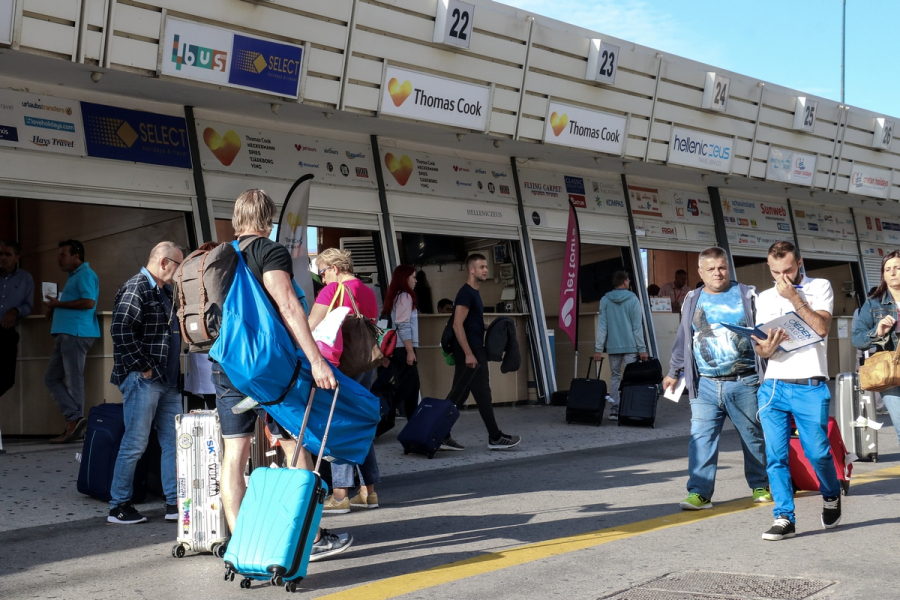 Ηράκλειο: Οι ισραηλινοί τουρίστες αρνούνται να εγκαταλείψουν το αεροδρόμιο «Νίκος Καζαντζάκης»