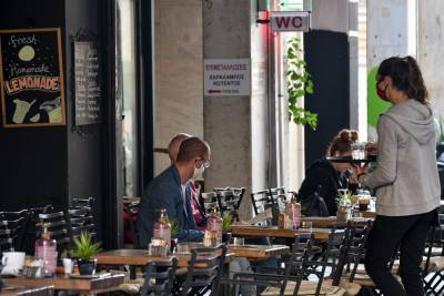 Τα νέα μέτρα σε εστιατόρια, καφετέριες και μπαρ, κλείνει η εστίαση στην Αττική
