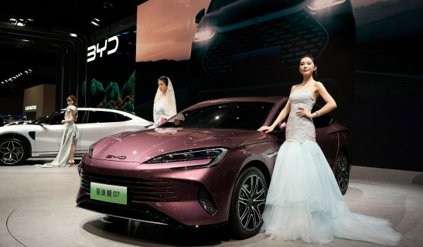 Ηλεκτρικά αυτοκίνητα: «Εισβολή» της Κίνας στην Ευρώπη - Πόσα θα πουλήσει το 2024