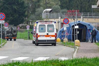 Ιταλία: Ακόμη 722 θάνατοι σήμερα - «Πανευρωπαϊκά περιοριστικά μέτρα», ζητά ο Κόντε
