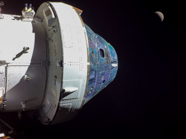 NASA: Το Orion έβγαλε μια... σέλφι με φόντο το φεγγάρι
