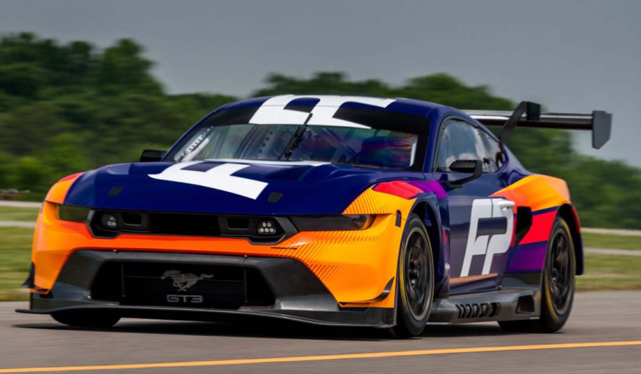 H αγωνιστική Mustang GT3 στην πίστα