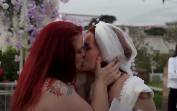 Έγινε ο πρώτος γάμος ομόφυλου ζευγαριού στην Αλβανία - Πώς δύο γυναίκες αμφισβήτησαν τους νόμους (βίντεο)