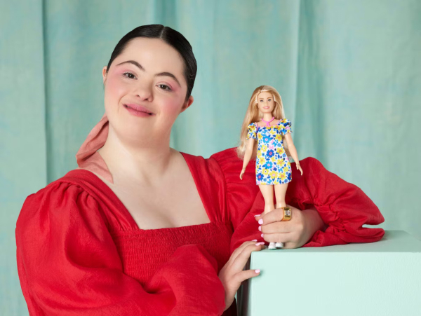 Παρουσιάστηκε η πρώτη Barbie με σύνδρομο Down (εικόνες)
