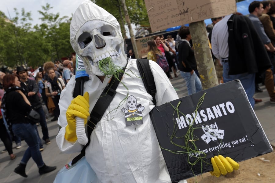 Η «προίκα» της Monsanto βυθίζει την Bayer: Νέα πρόστιμο 2,2 δισ. για το ζιζανιοκτόνο Roundup