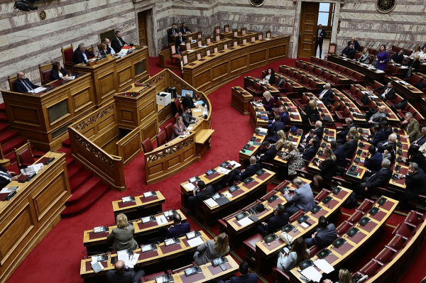 Κατατίθεται στη Βουλή η πρόταση δυσπιστίας – «Συνδιαμόρφωση» από ΣΥΡΙΖΑ-ΠΑΣΟΚ του τελικού κειμένου - LIVE