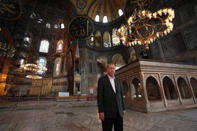Αγία Σοφία: Ο Ερντογάν επιθεώρησε με νέο σόου τις εργασίες για τζαμί