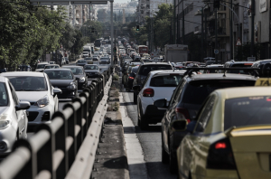 Κίνηση στους δρόμους: Μποτιλιάρισμα και ταλαιπωρία για τους οδηγούς