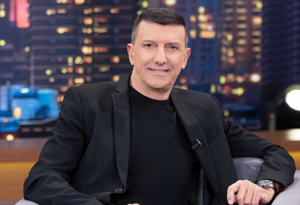 Βαγγέλης Κωνσταντινίδης - The 2Night Show: «Την πρώτη επιτυχία για την Οπισθοδρομική Κομπανία την έγραψα για πλάκα»