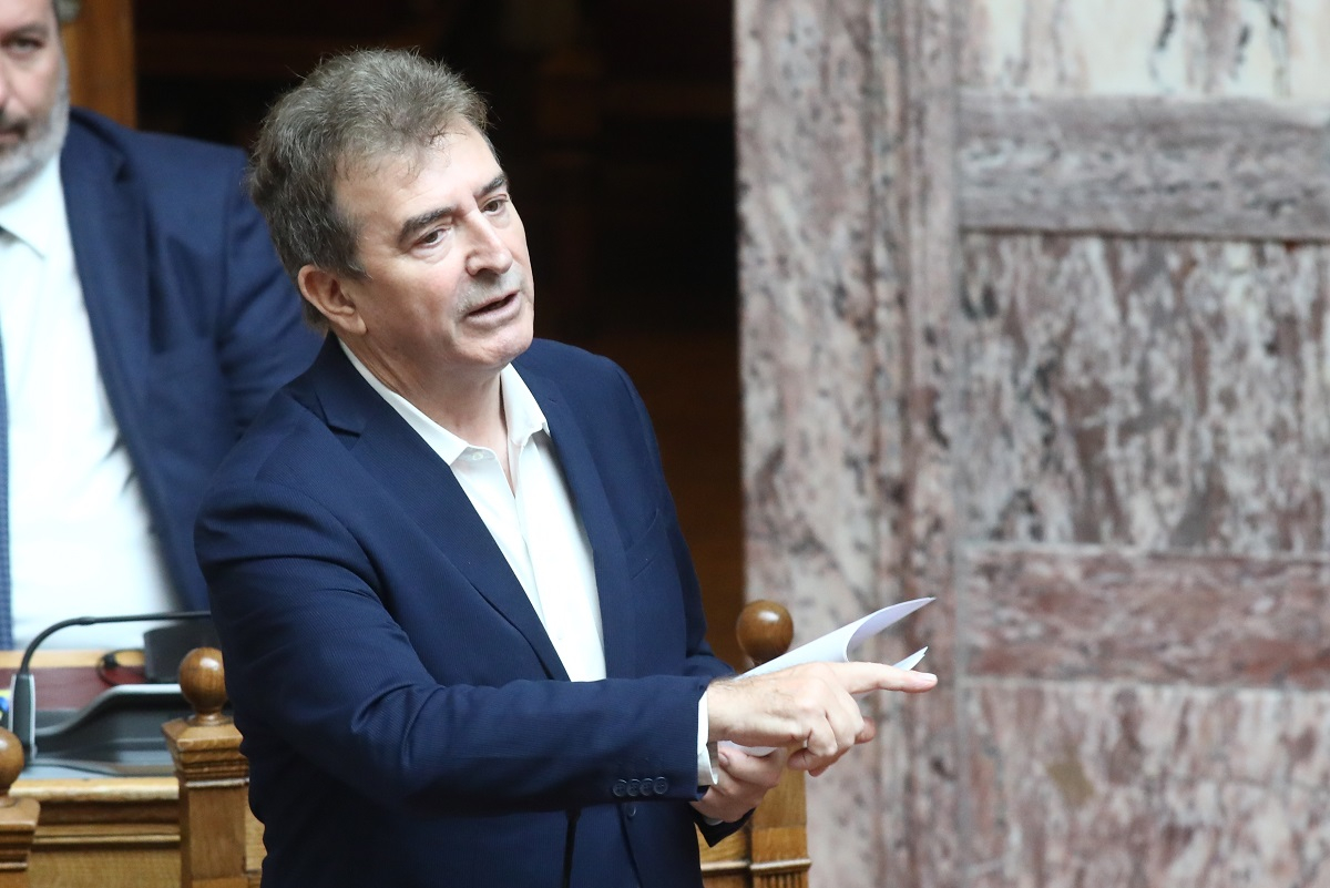 «Παραίτηση» προέδρου ΕΟΦ: Χρυσοχοΐδης «καρφώνει» Κικίλια