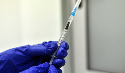 Moderna VS Pfizer: Ποιο εμβόλιο είναι πιο αποτελεσματικό
