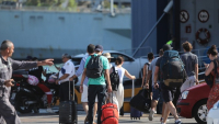 Μεγάλη η έξοδος του Δεκαπενταύγουστου: «Βούλιαξε» ο Πειραιάς - 32.580 επιβάτες έφυγαν χθες