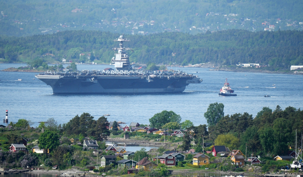 Επίδειξη δύναμης του ΝΑΤΟ: Στη Νορβηγία το μεγαλύτερο αεροπλανοφόρο του κόσμου