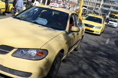 Βίντεο ντοκουμέντο: Άγριος ξυλοδαρμός οδηγού ταξί στη Γλυφάδα