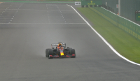 Formula 1: Pole position για τον Φερστάπεν υπό βροχή – Δεύτερος ο Τζόρτζ Ράσελ