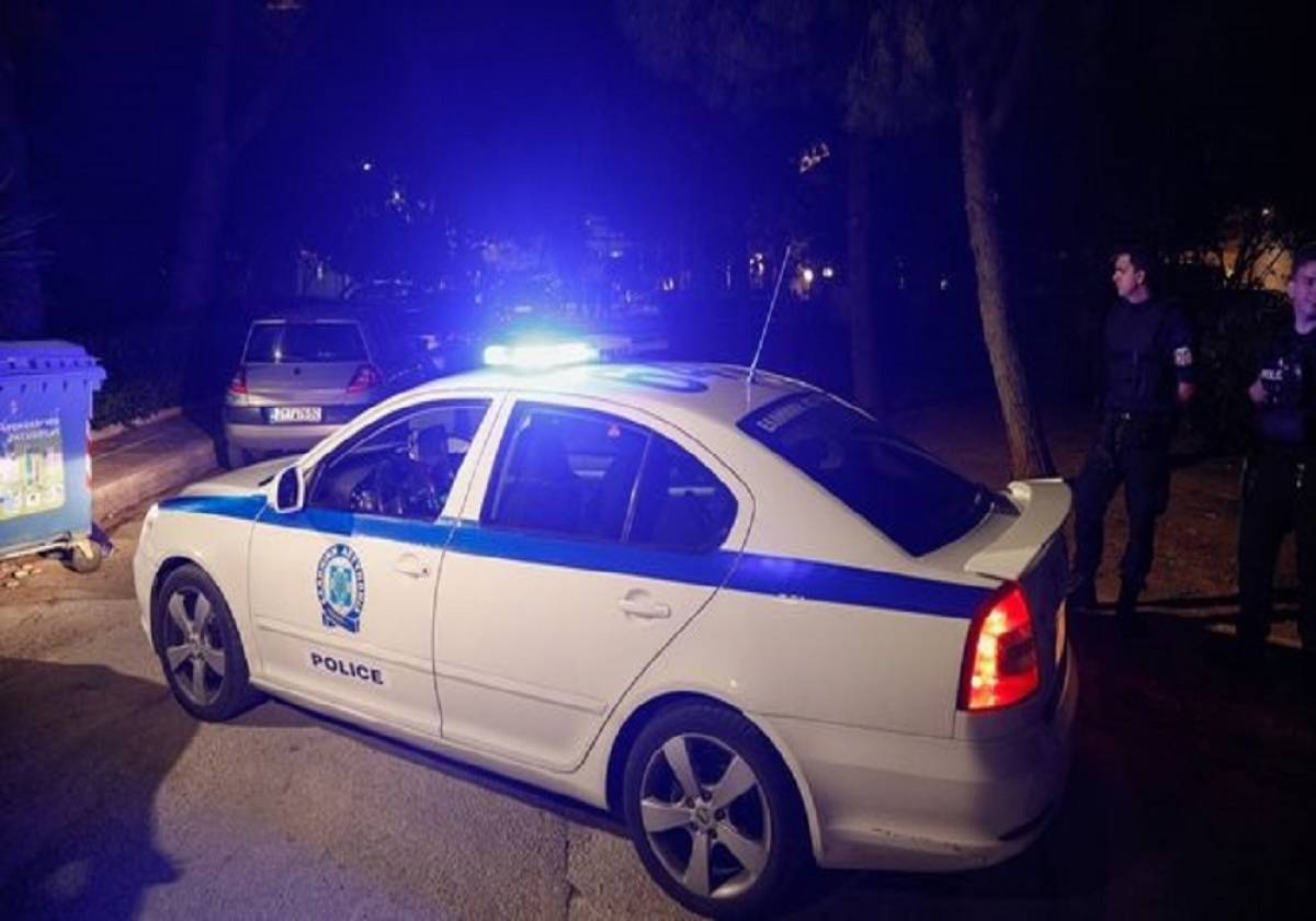 Κρήτη: 29χρονη επιχείρησε να «σκάσει» λάστιχα περιπολικού για τα πρόστιμα σε μπαρ